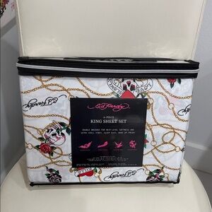 Ed Hardy White/Black/Pink/Gold Skull/Roses/& Chains Tatoo Art KING Sheet Set